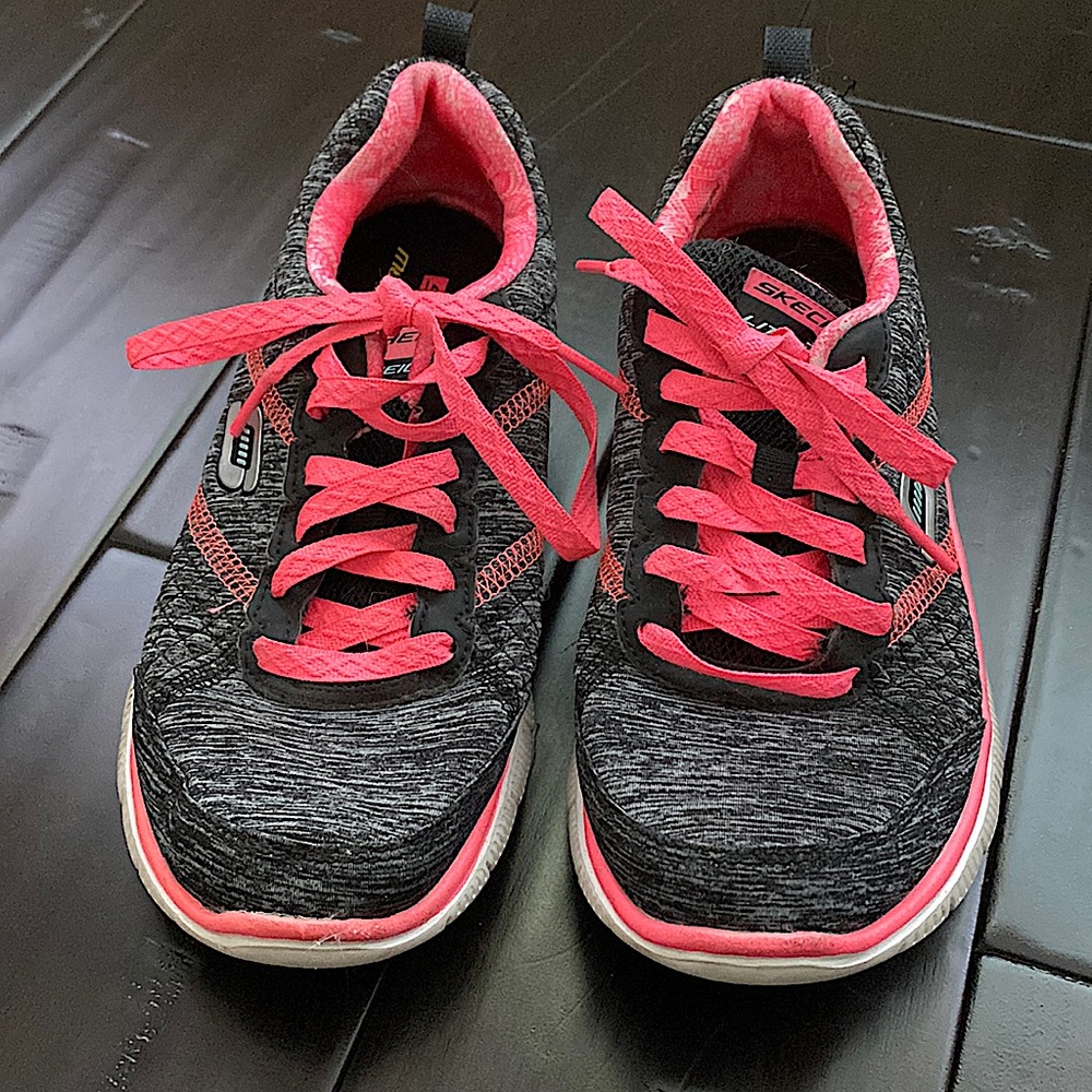 Women’s Sketchers Lite Weight Running Shoes. with memory foam in-soles.